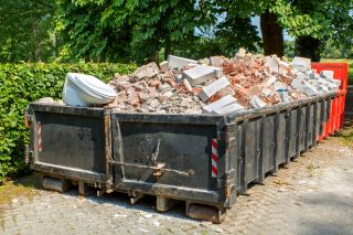 Container mit Bauschutt