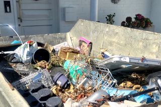 Mischcontainer vor Haustür