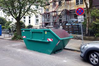 Container mit Stellgenehmigung auf öffentlichem Grund